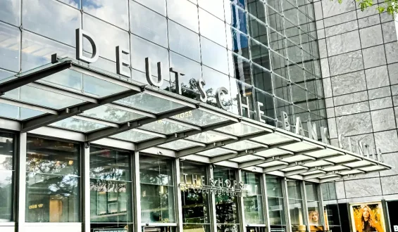 Deutsche Bank reflektiert über Epstein-Verbindungen