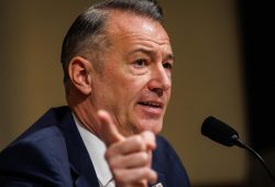 ICE-Chef Lyons verteidigt Bundesbeamte