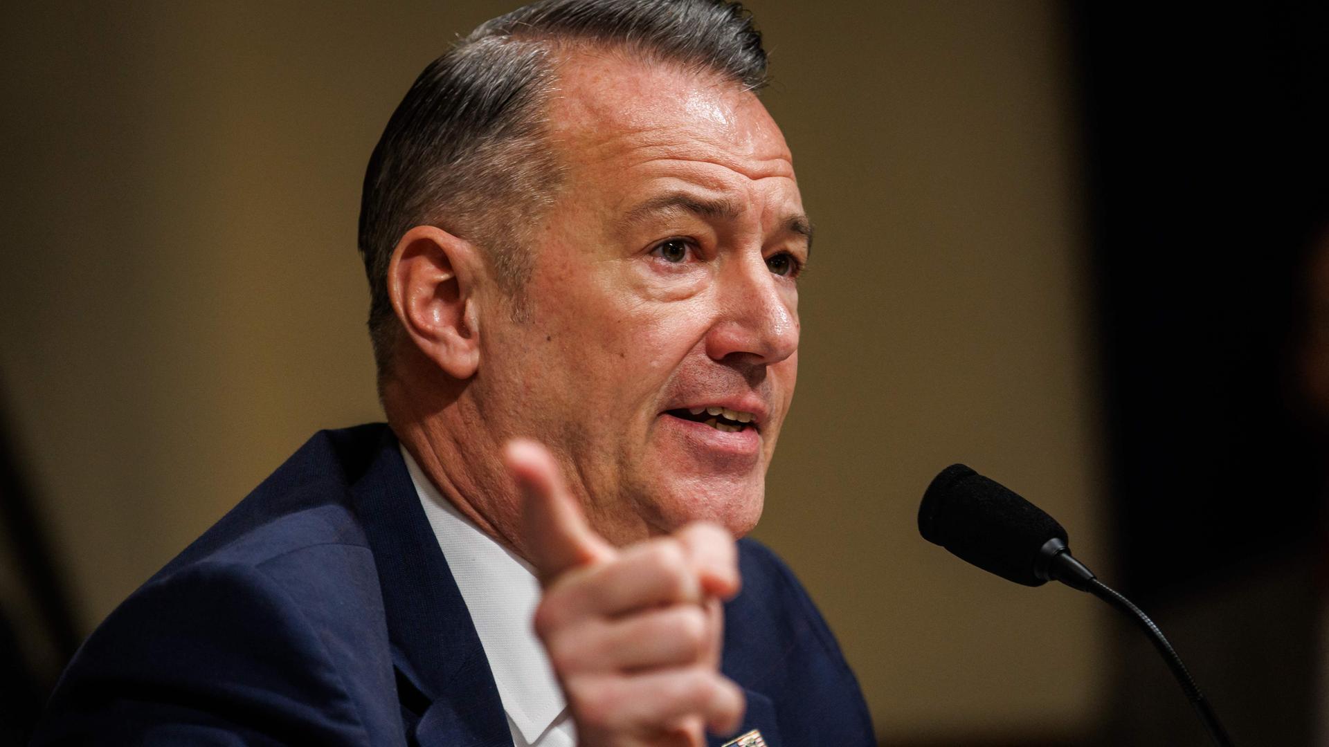 ICE-Chef Lyons verteidigt Bundesbeamte