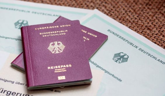 Polizei Deckt Betrug bei Einbürgerungstests auf: Bis zu 6000 Euro pro Prüfung