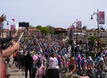 Heftiger Crash überschattet Giro-Auftakt