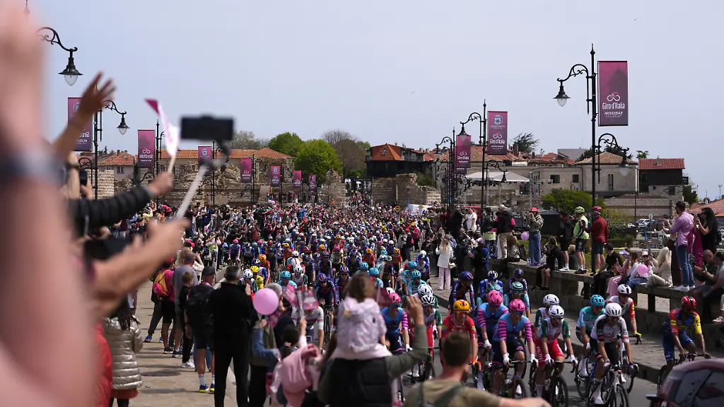 Heftiger Crash überschattet Giro-Auftakt