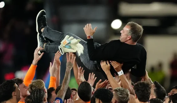 Hansi Flick verlängert Vertrag mit FC Barcelona bis 2028