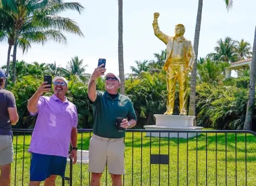 US-Pastor verteidigt Segnung von Trump-Statue