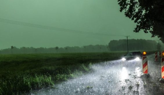 Gewitter sorgen für zahlreiche Einsätze im Norden und Westen