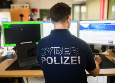 Schärfere Regeln für riskante KI-Modelle gefordert