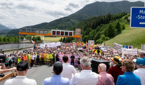 Protest am Brenner: Einwohner fordern Maßnahmen