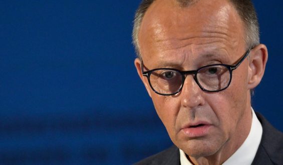 Merz lobt Draghi bei Karlspreis-Verleihung