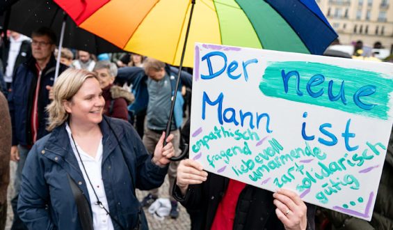 Demonstrationen am Vatertag: Gegen Gewalt an Frauen