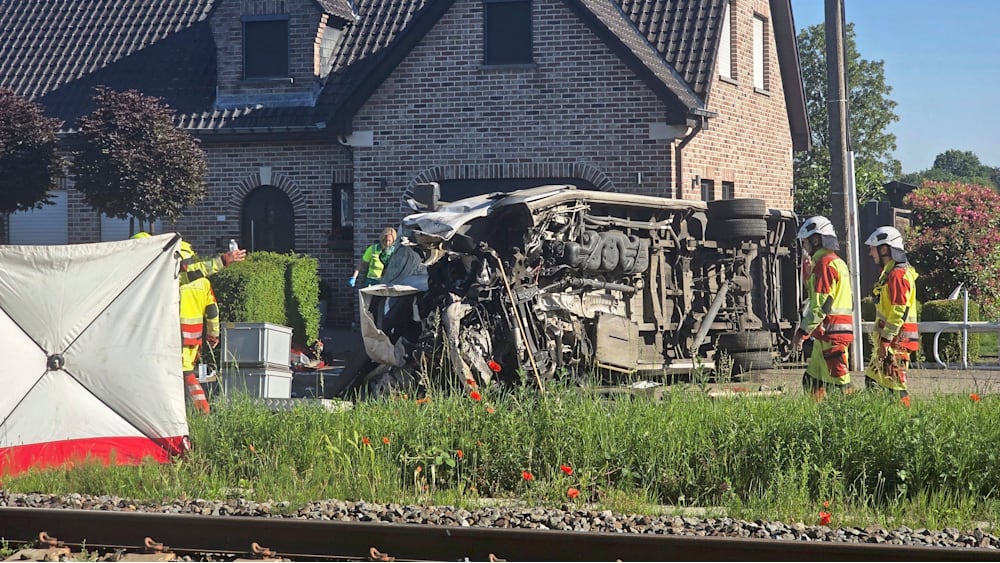 Tragödie in Belgien: Zug kollidiert mit Schulbus an Bahnübergang