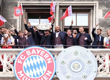 FC Bayern München feiert Meisterschaft im Münchner Rathaus