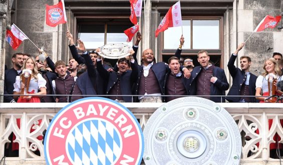 FC Bayern München feiert Meisterschaft im Münchner Rathaus