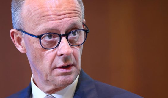 Berliner Justiz fordert Millionen von Merz