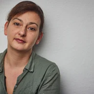 Demokratie mit Freunden und Wein reflektiert
