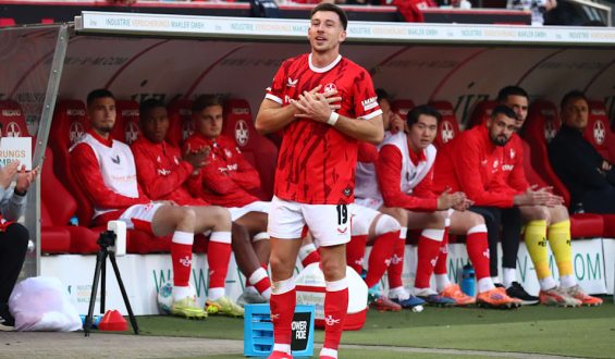 Emotionaler Abschied von FCK-Spieler Daniel Hanslik