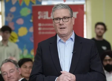 Starmer bleibt trotz Wahldebakel standhaft