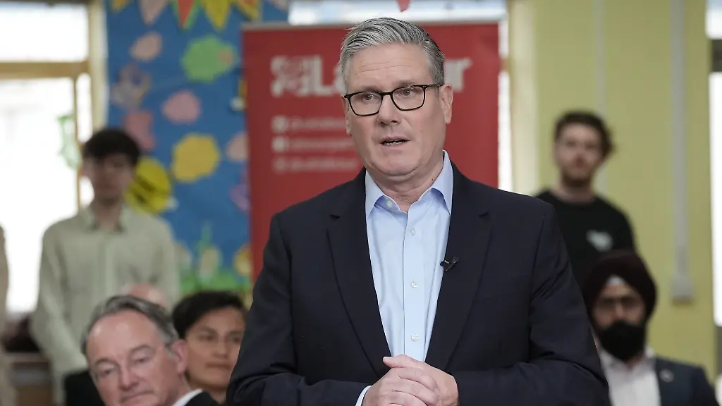 Starmer bleibt trotz Wahldebakel standhaft