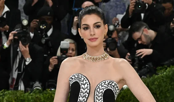 Anne Hathaway: Ihr lang gehegtes Geheimnis über ihre Sehbehinderung