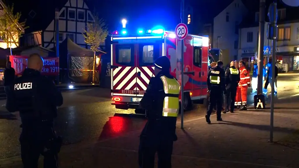 Jugendliches Opfer nach Messerattacke auf Stadtfest in NRW im Krankenhaus