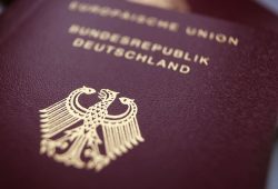 Einbürgerungen in Deutschland erreichen Rekordzahl