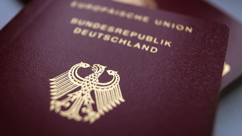 Einbürgerungen in Deutschland erreichen Rekordzahl