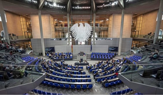 Konflikt über Diätenerhöhung der Bundestagsabgeordneten