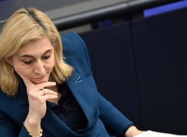 Warkens Pläne zur Erhöhung der Beiträge für Kinderlose in der Pflegeversicherung