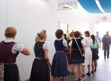 Gleichberechtigung auf Damentoiletten in Bayern