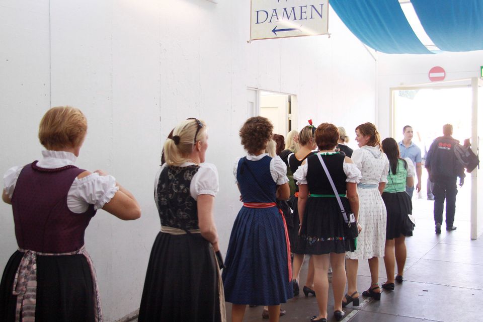 Gleichberechtigung auf Damentoiletten in Bayern