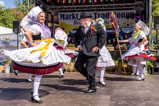 Traditionelle Vielfalt beim Deutschen Trachtentag in Lübbenau