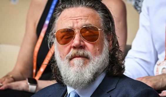 Russell Crowe sorgt für Schlagzeilen in Paris