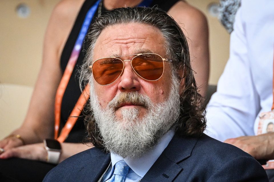 Russell Crowe sorgt für Schlagzeilen in Paris