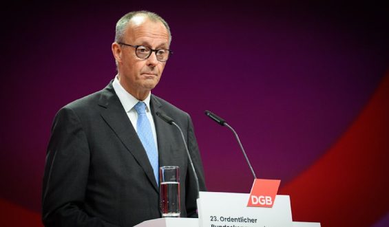Buh-Rufe und Pfiffe für Kanzler Merz