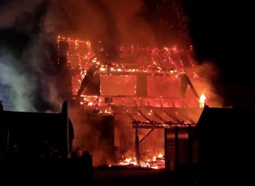Großbrand in Beelitz: Flammen außer Kontrolle