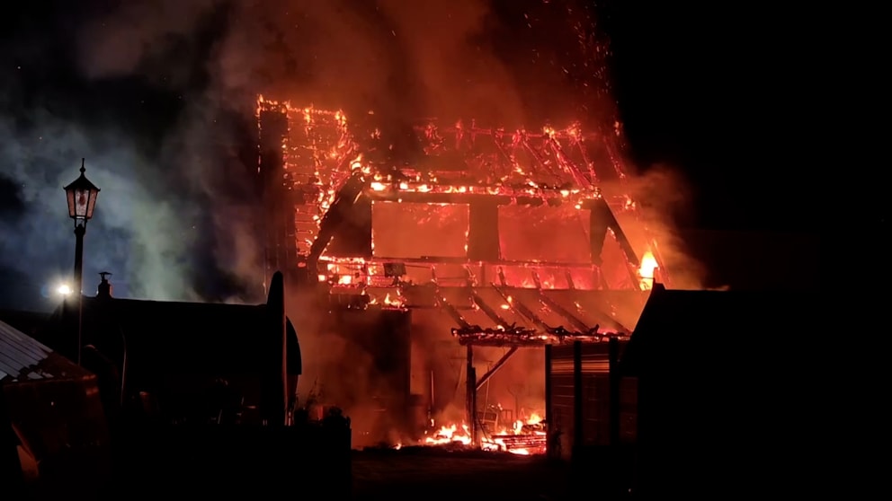Großbrand in Beelitz: Flammen außer Kontrolle