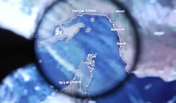 Spannungen im Golf von Oman eskalieren: US-Angriff auf Frachtschiff