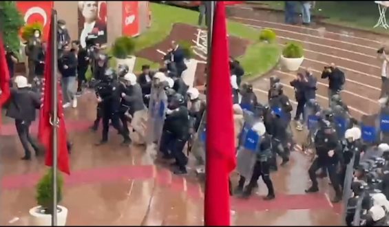 Türkische Polizei stürmt CHP-Zentrale in Ankara
