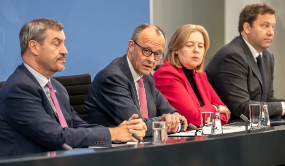 Umfrage-Beben für AfD und Union: Experten warnen