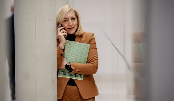 Warken kündigt Reform der Pflegeversicherung an
