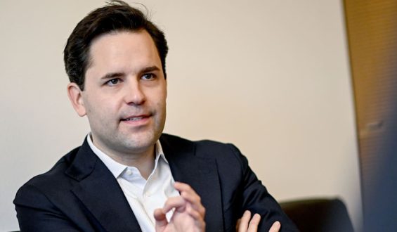 JU-Chef Johannes Winkel fordert Reformen bei Beamtenpensionen