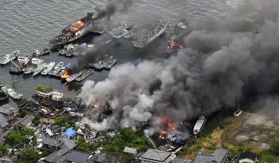Großbrand in Werft in Japan: Evakuierung von Anwohnern