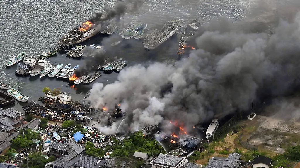Großbrand in Werft in Japan: Evakuierung von Anwohnern