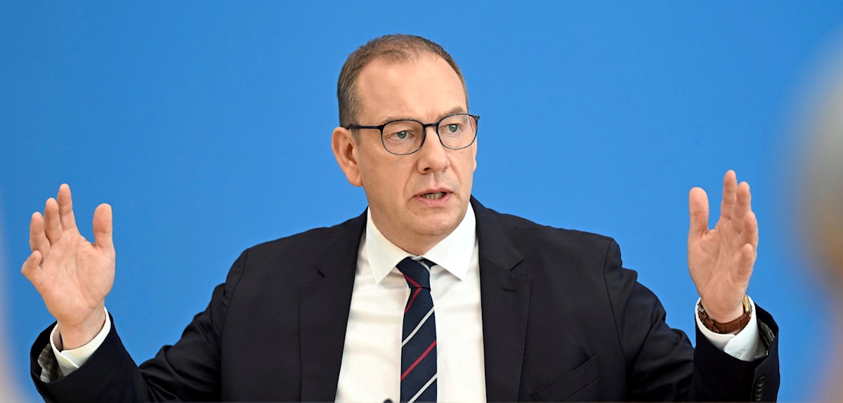 Debatte um Wehrpflicht und Bußgelder für Nicht-Antworten