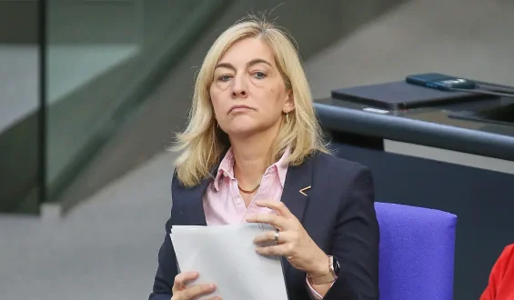 Milliardendefizit ausgleichen durch höhere Pflegebeiträge