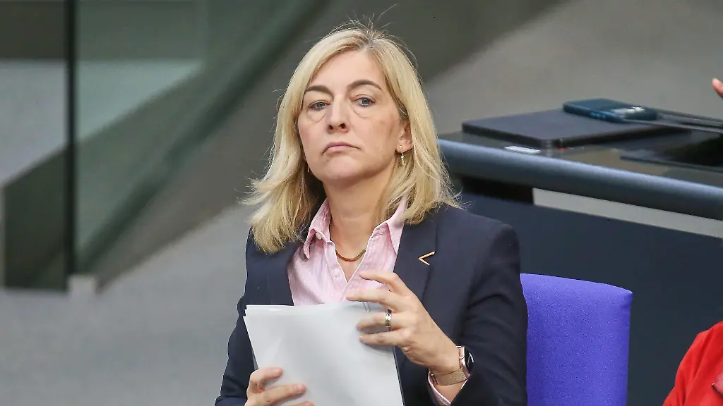 Milliardendefizit ausgleichen durch höhere Pflegebeiträge