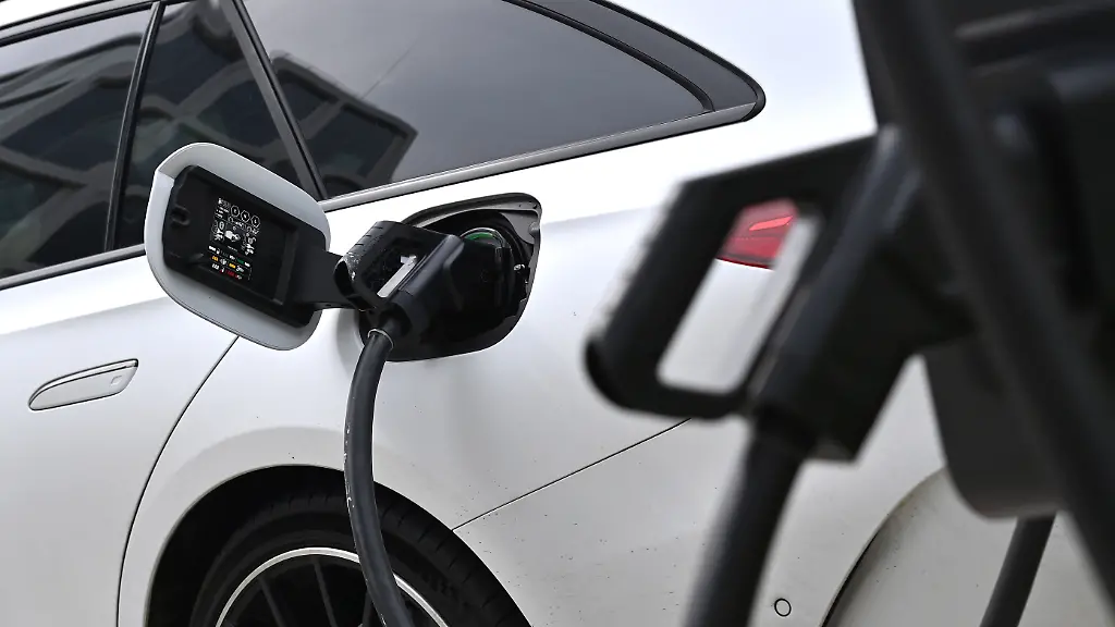 Steigende Umsteigerquoten bei E-Autos in Deutschland