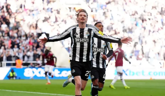 Nick Woltemades langersehntes Tor für Newcastle United