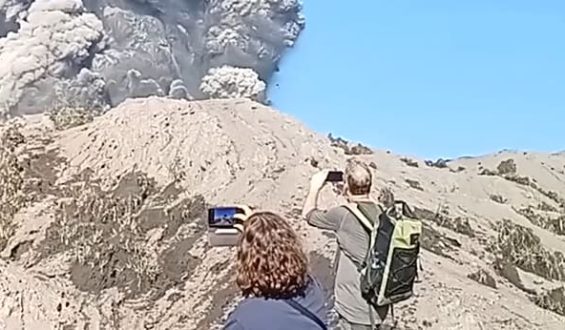 Touristen trotz Warnung in Vulkanasche gefangen
