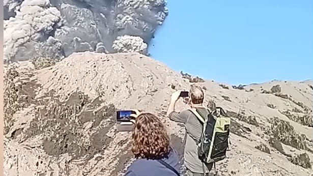 Touristen trotz Warnung in Vulkanasche gefangen