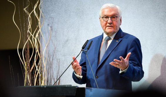 77 Jahre Grundgesetz: Bundespräsident fordert mehr Engagement